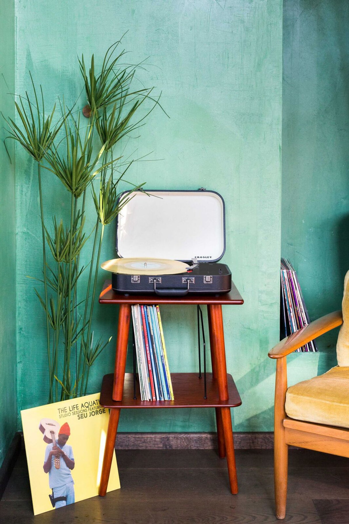 Crosley - Mueble para tocadiscos Manchester (Paprika)