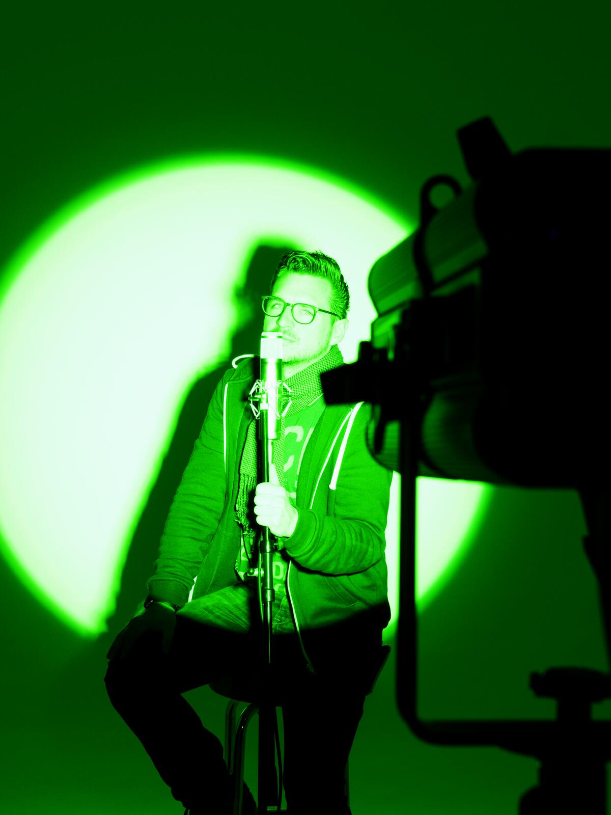 EUROLITE LED PFE-100 RGBW foco Profile Spot