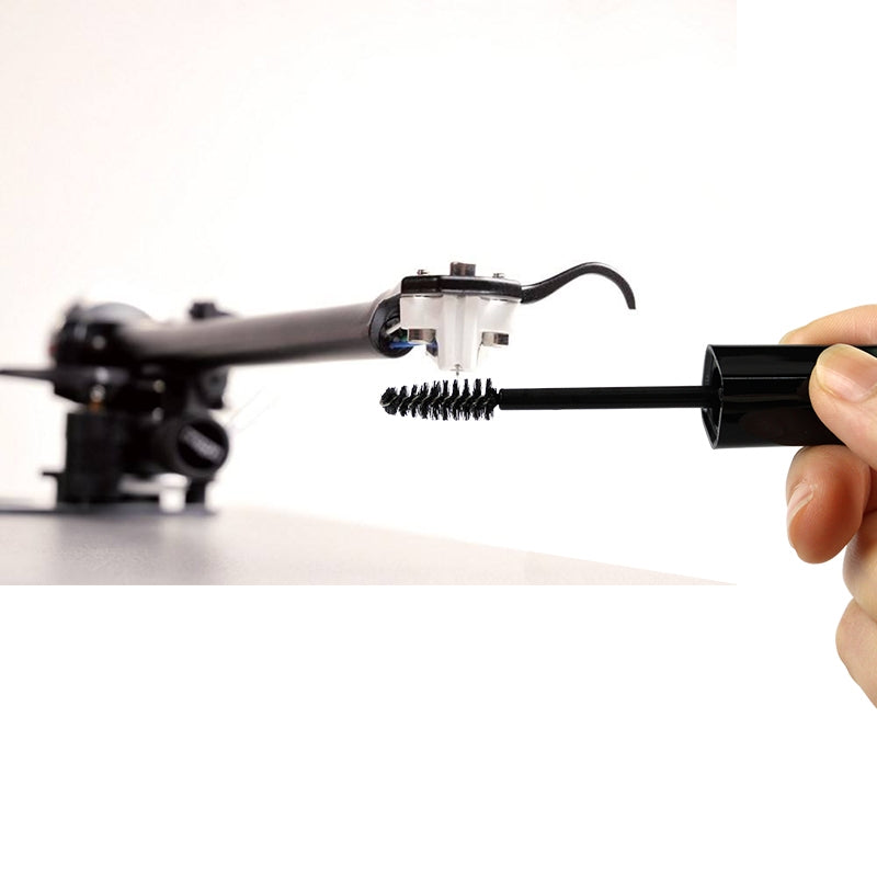 Cleaning set for vinyl records with 5-in-1 pickup brush.
