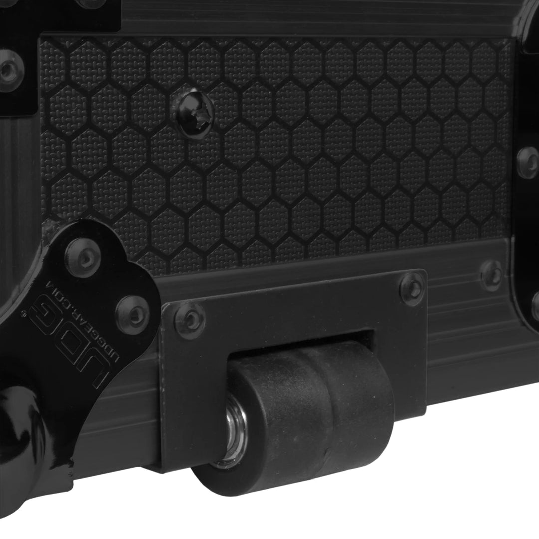 UDG Ultimate Flight Case Denon DJ SC LIVE 4 Black Plus (Ruedas)