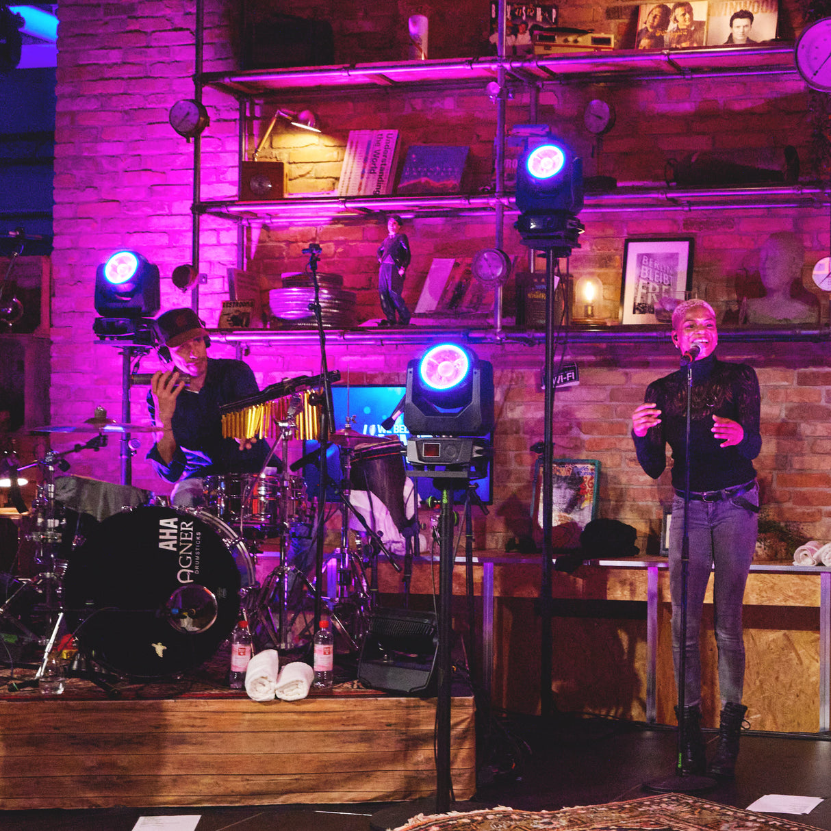 Cameo MOVO BEAM 200 - Beam moving head med endeløs rotation og LED-ring