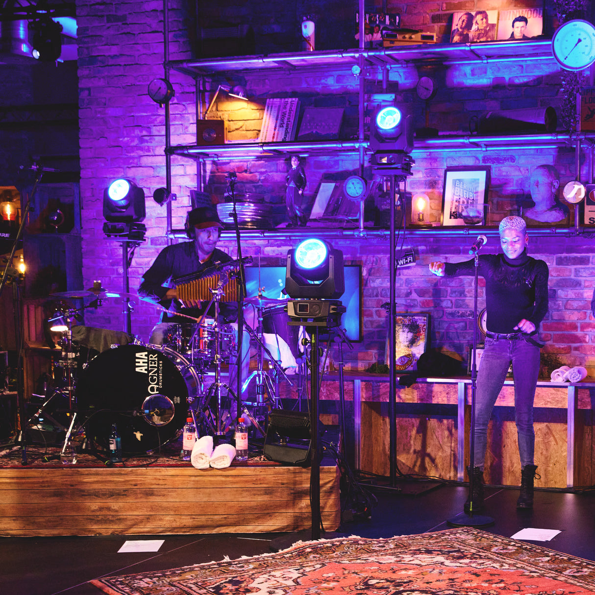 Cameo MOVO BEAM 200 - Beam moving head med endeløs rotation og LED-ring