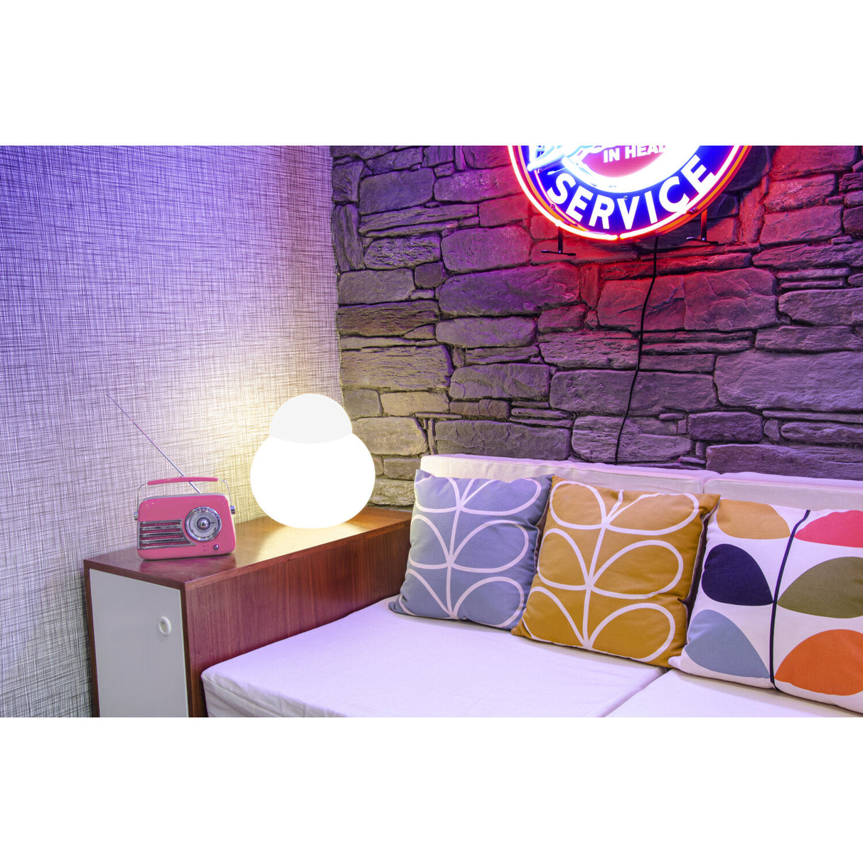 Madison Retro Radio with Bluetooth and FM (Pink)