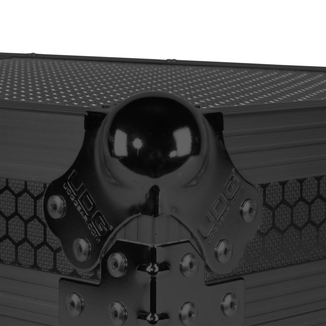 UDG Ultimate Flight Case NI Kontrol S4 MK3 Negro Plus (L)
