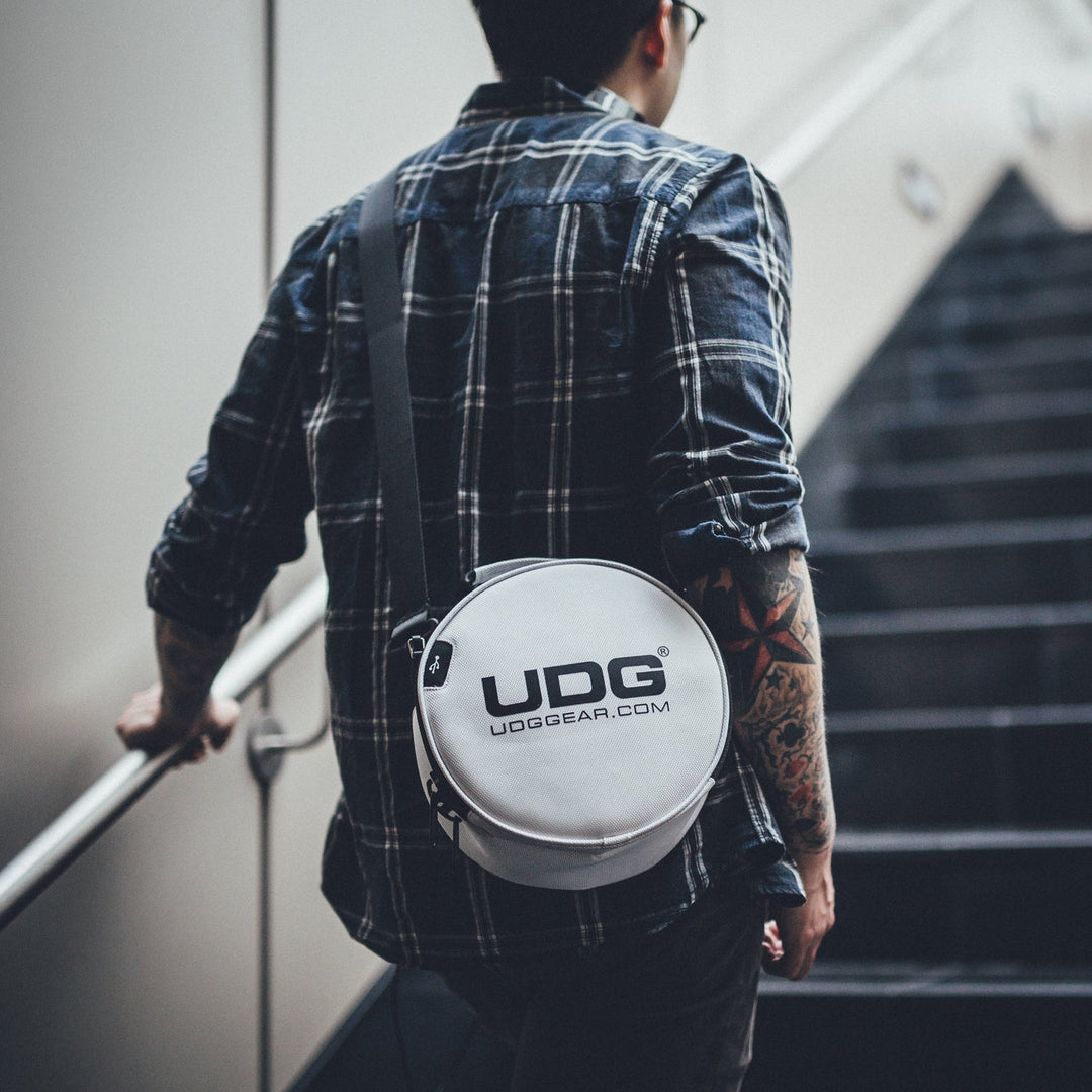 UDG Ultimate DIGI Bolsa para auriculares blanca