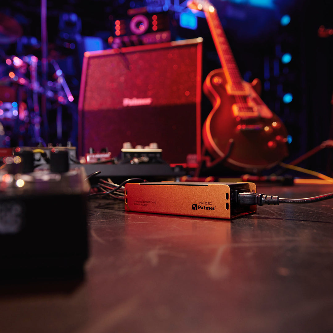 Palmer PWT 12 IEC - Fuente de alimentación universal para pedalboard con USB