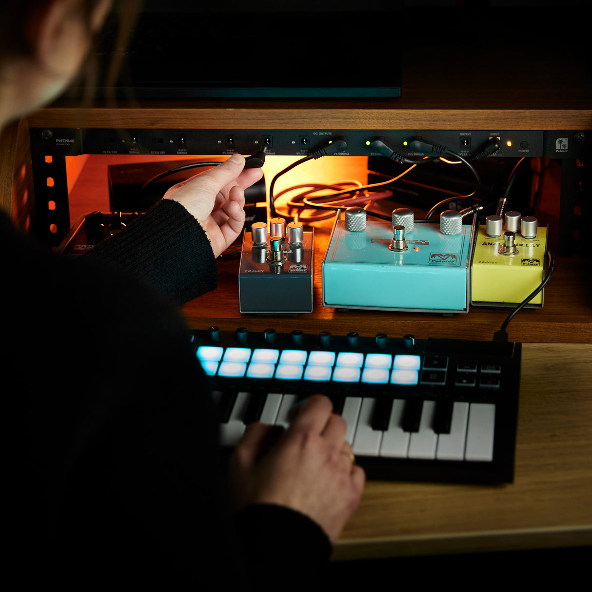 Palmer WT PB 40 RK - Fuente de alimentación con 8 salidas para montaje en rack