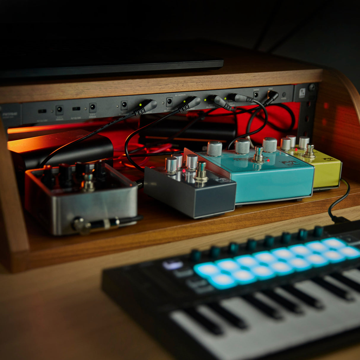 Palmer WT PB 40 RK - Fuente de alimentación con 8 salidas para montaje en rack