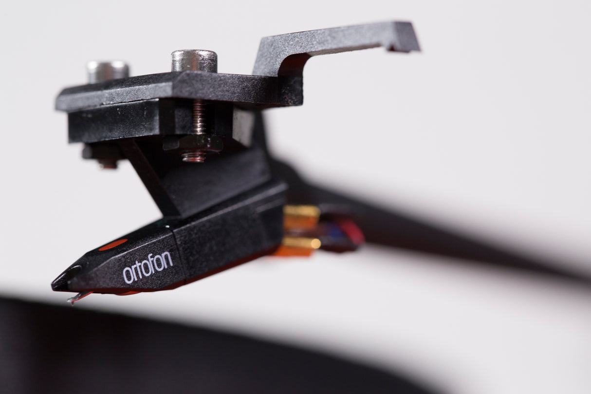 Pro-Ject VT E BT R OM5e PIANO Wall Mount Turntable (Black)