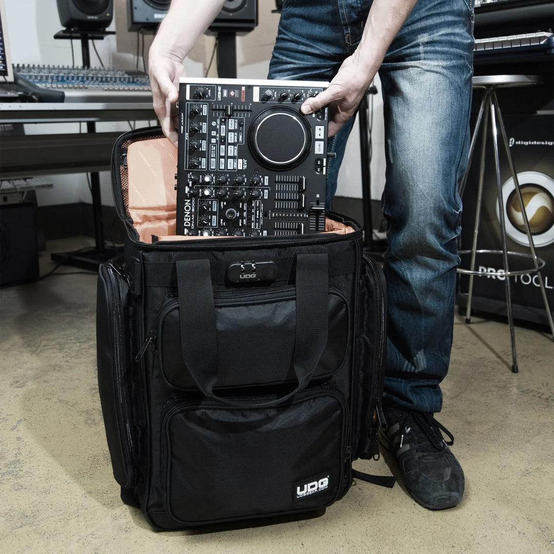 UDG Ultimate ProducerBag Large - Negro / interior naranja