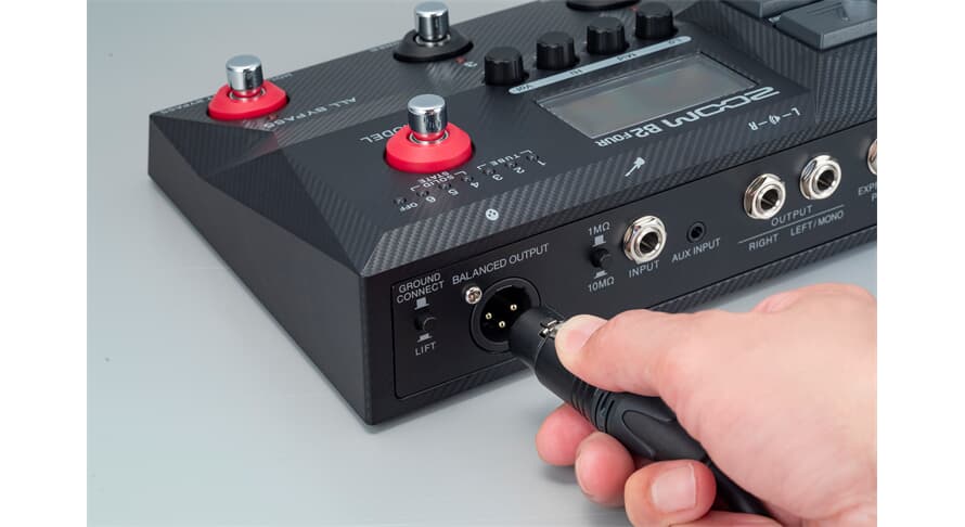 Zoom B2 FOUR Bajo Multiefectos