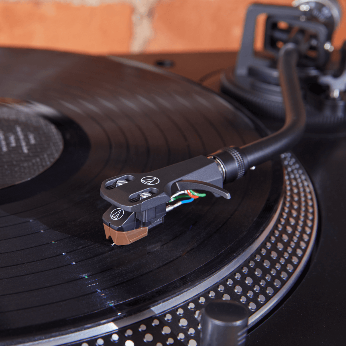 Audio-Technica AT-VM95SH/H VM95 Headshell con Aguja