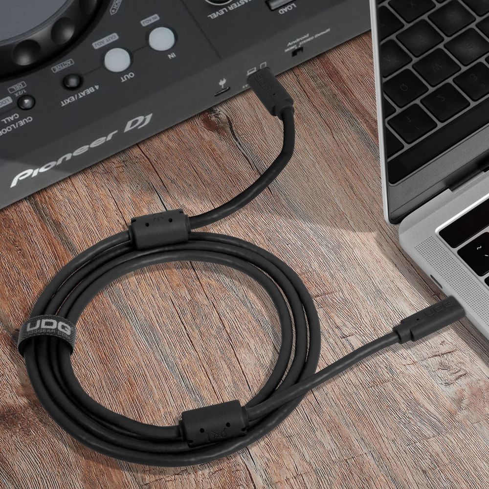 UDG Ultimate Cable USB 3.2 C-C negra recta 1,5m