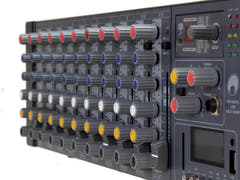 OMNITRONIC RM-1422FX Mezclador de rack USB