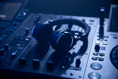 Auriculares DJ inalámbricos AlphaTheta HDJ-F9 – Black
