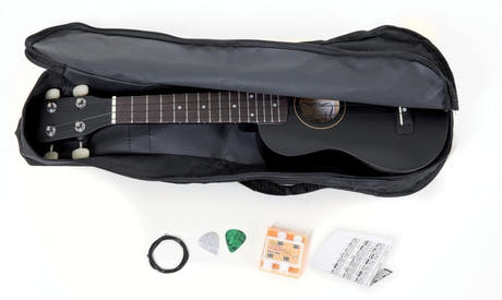 Miguel Almeria Player Pack, ukelele soprano negro mate con gig bag
