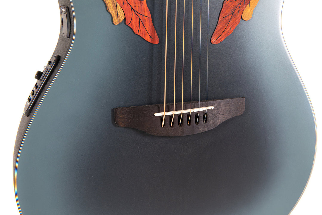 Ovation Guitarras E-Acoustic Celebrity Elite Mid Cutaway - Reverse Blue Burst (CE44-RBB-G)
