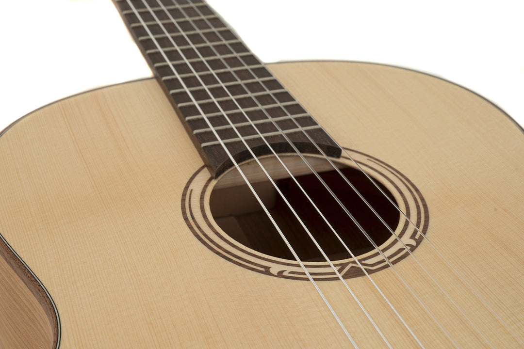 GEWA Guitarras clásicas Pro Natura Gold 4/4 - 4/4, totalmente maciza (Cherry)