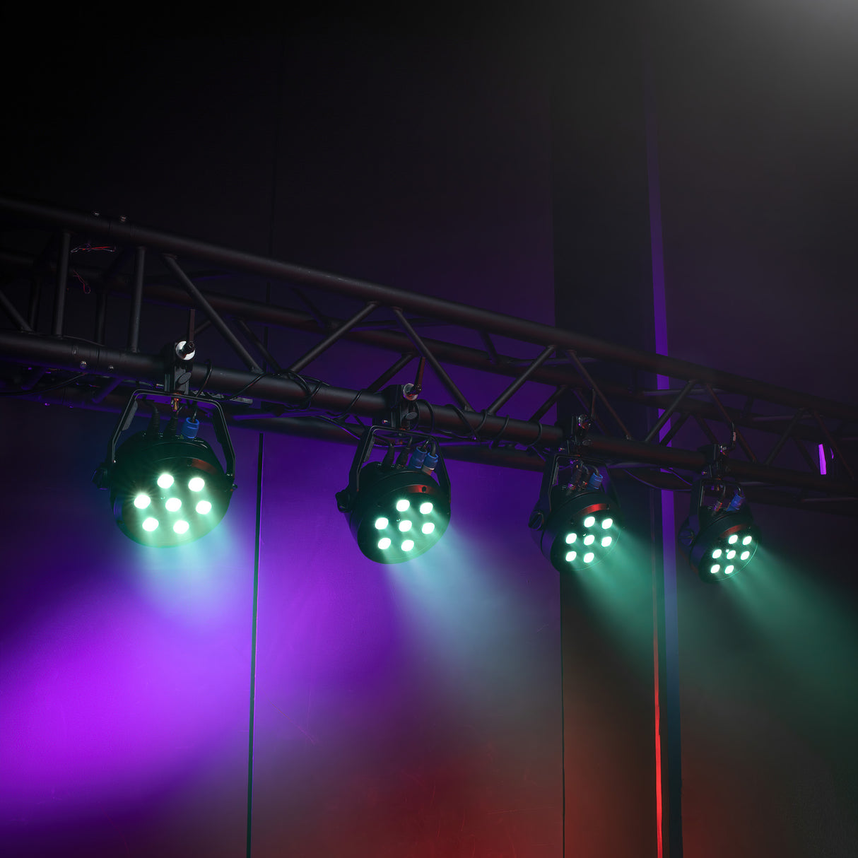 Cameo ROOT® PAR 6 SET 1 - Set incl. 4 x CLROOTPAR6 incl. mando a distancia IR (CLPFLAT1REMOTE)