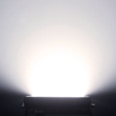 Cameo THUNDER® WASH 600 W - Luz 3 en 1 strobe, blinder y wash 648 x 0,2 W luz blanca