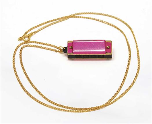 Armónica rosa de 5 agujeros con collar.