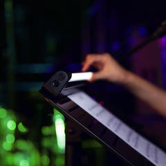 Gravity LED STICK 1 B - Barra de luz LED compacta, magnética y regulable con puerto de carga USB
