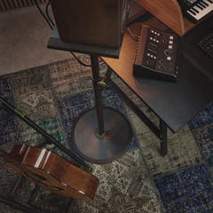 Gravity SP 3202 LR B - Soporte para monitor de estudio con base redonda grande