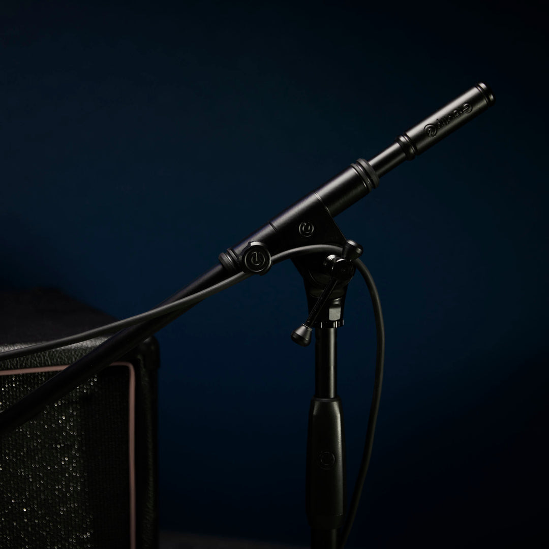 Gravity TMS 4232 B - Touring Series soporte de micrófono corto con trípode plegable y brazo telescópico ajustable en 2 puntos, negro
