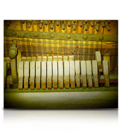 Piano de abuela viejo y destartalado