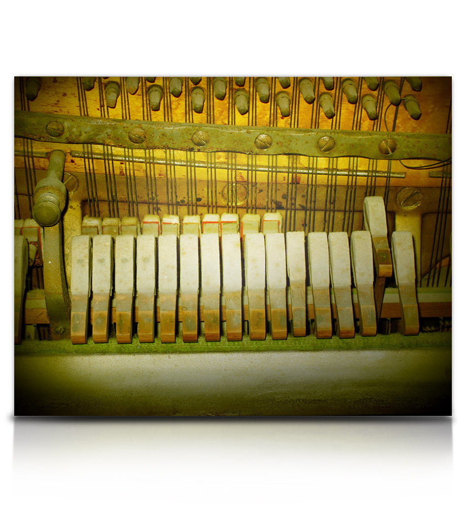 Piano de abuela viejo y destartalado