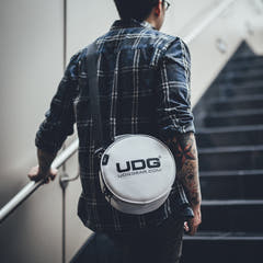 UDG Ultimate DIGI Bolsa para auriculares blanca