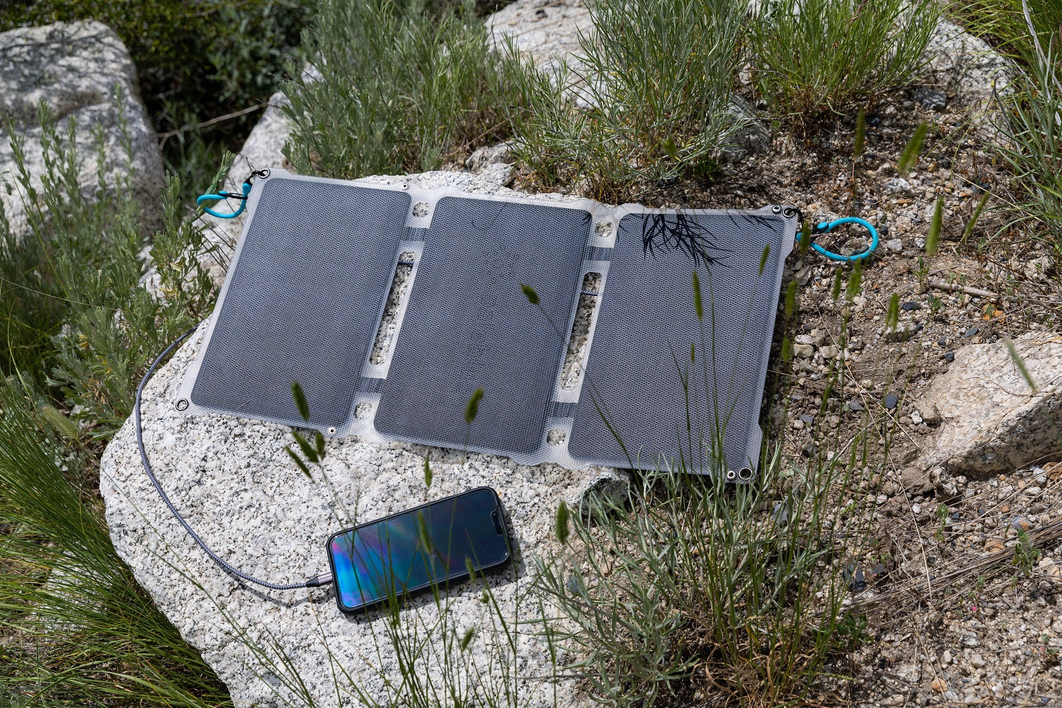 Pale Blue Approach 2 Solar Panel 21W Triple, w/bungee & storage case
