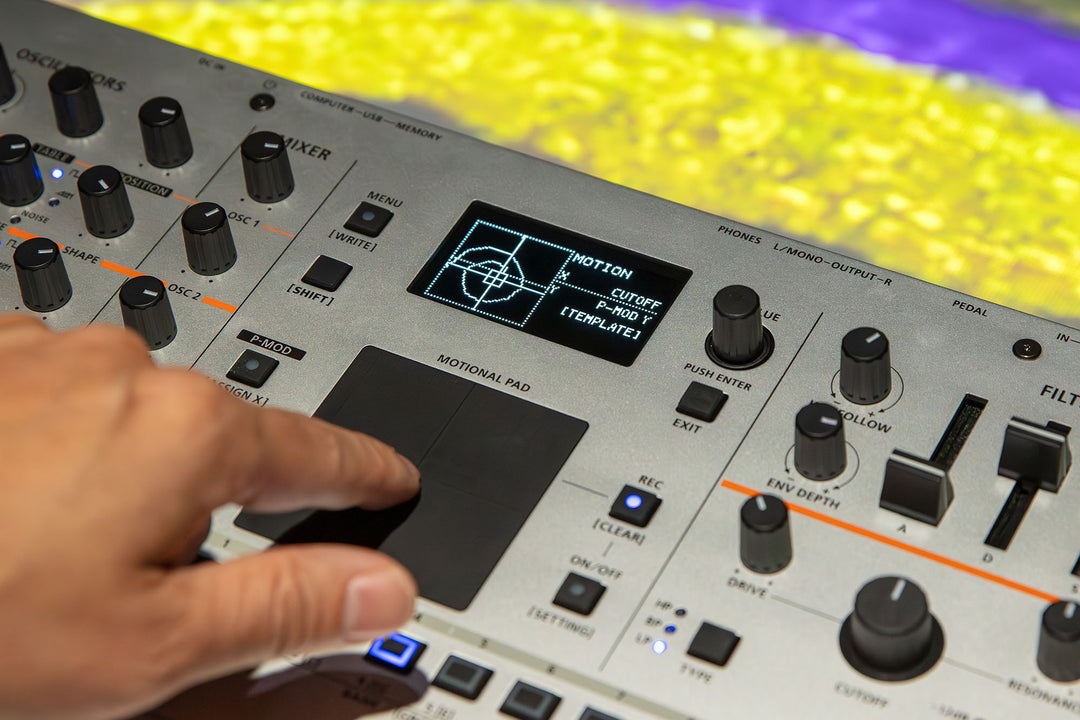 Roland GAIA 2 Synthesizer