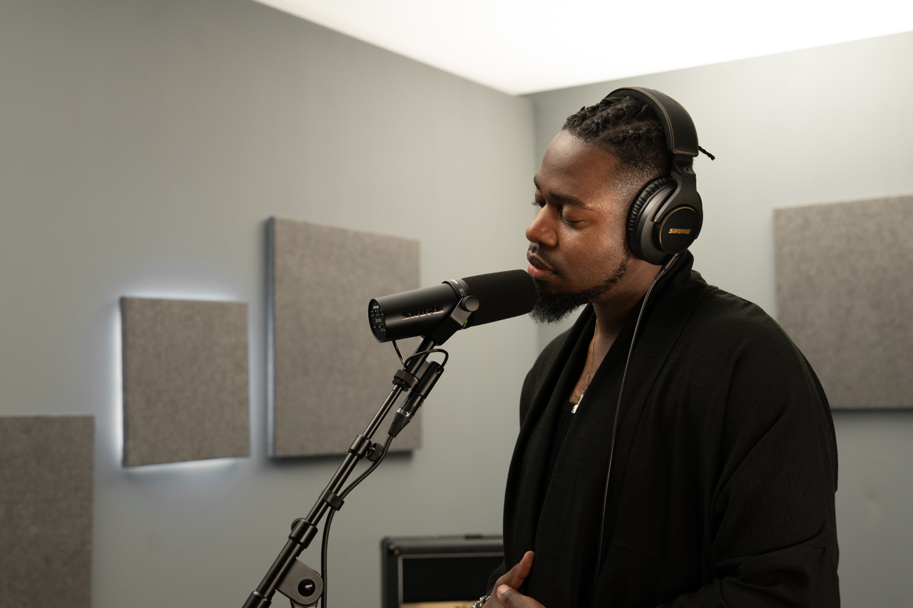 Shure SM7dB Active Dynamic Podcast Microphone