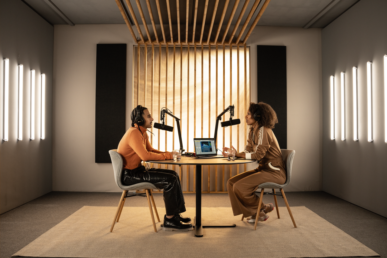 Shure SM7dB Active Dynamic Podcast Microphone