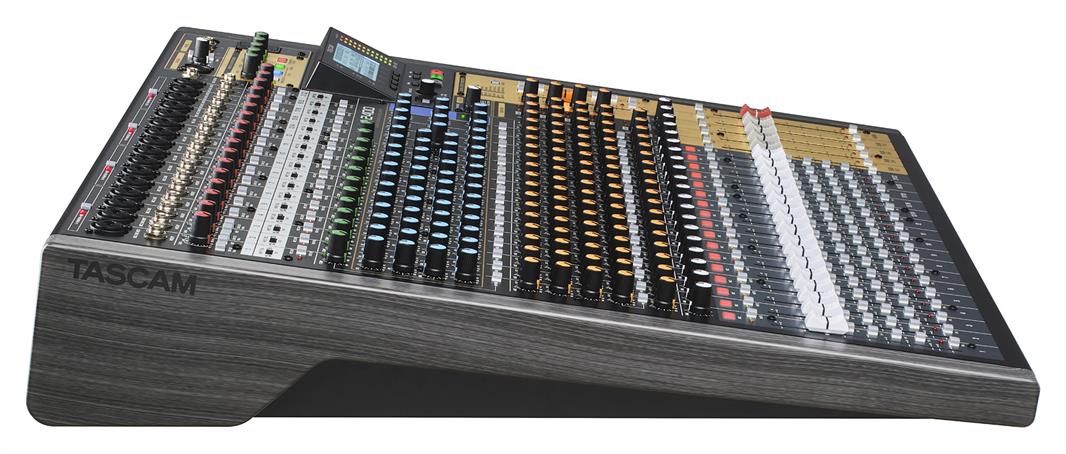 Tascam Model 2400 mezclador digital y grabador digital de 24 pistas