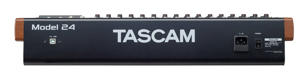 Tascam Model 24 analog mixer og 24 track digital recorder