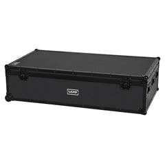 UDG Ultimate DJ Podium Workstation Flight Case Negro Plus (Wheels)
