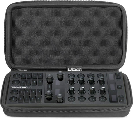 UDG Creator NI Traktor Z1 MK2/ X1 MK3/ Reloop Mixtour Pro Hardcase Negro