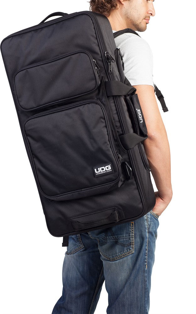 Mochila para controlador MIDI UDG Ultimate L Black/Orange MK2