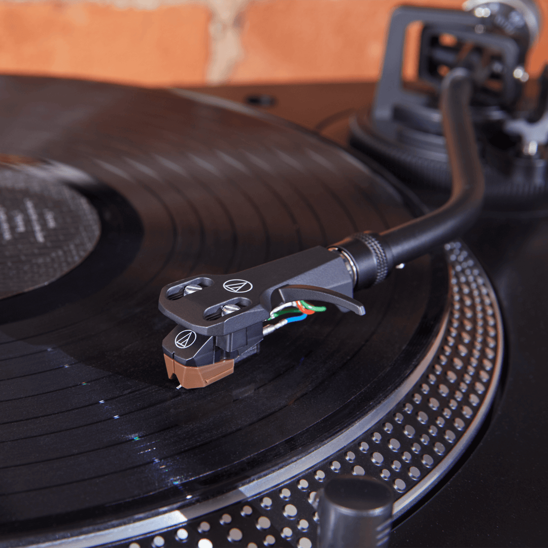 Audio-Technica AT-VM95SH/H VM95 Headshell con Aguja