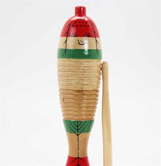 Guiro de madera con diseño divertido
