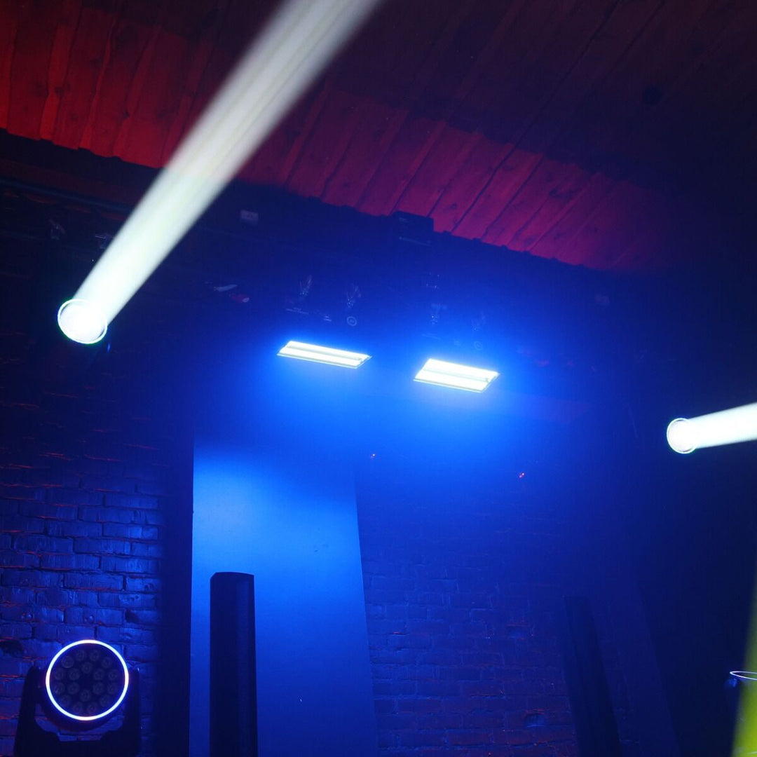 Light4Me Cabeza estroboscópica Aurora – RGB+WW