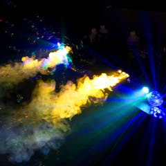 Light4Me GIG SET 2 Paquete de fiesta – Máquina de niebla, máquina de burbujas y efecto de iluminación 4 en 1