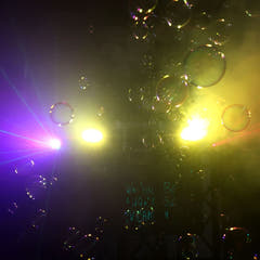 Light4Me GIG SET 2 Paquete de fiesta – Máquina de niebla, máquina de burbujas y efecto de iluminación 4 en 1