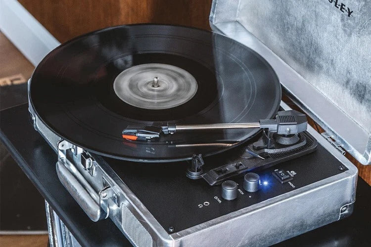 Crosley Cruiser Plus Tocadiscos Tovejs Bluetooth (Negro)