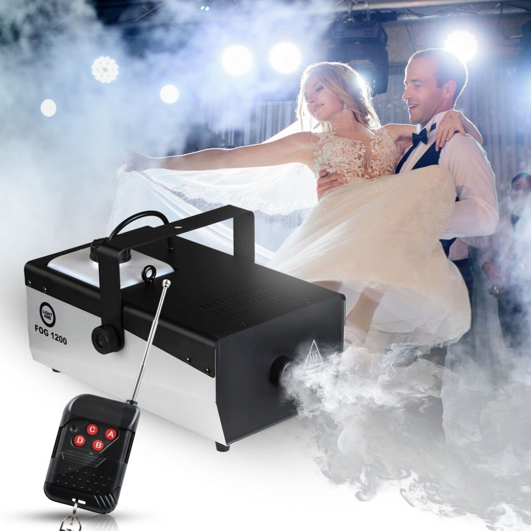 Light4Me Fog 1200 V2 Máquina de niebla 1200W con mando a distancia inalámbrico y DMX